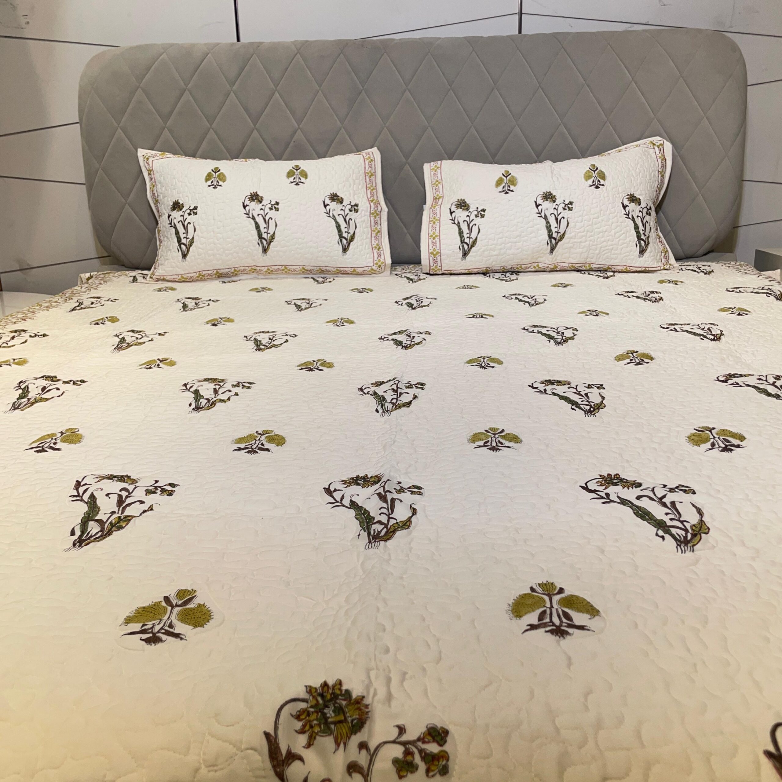 Cotton Quilted Bedcover with Floral Print-Aaroha Living